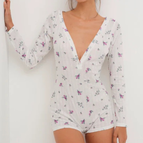 PURPLE 💜 FOR LOVE & LEMONS ONSIE - Picture 1 of 5